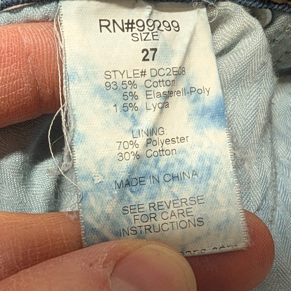 Level 99 (27) Women's High Rise Crop Raw Frayed Hem Blue Distressed Jeans - Picture 9 of 11